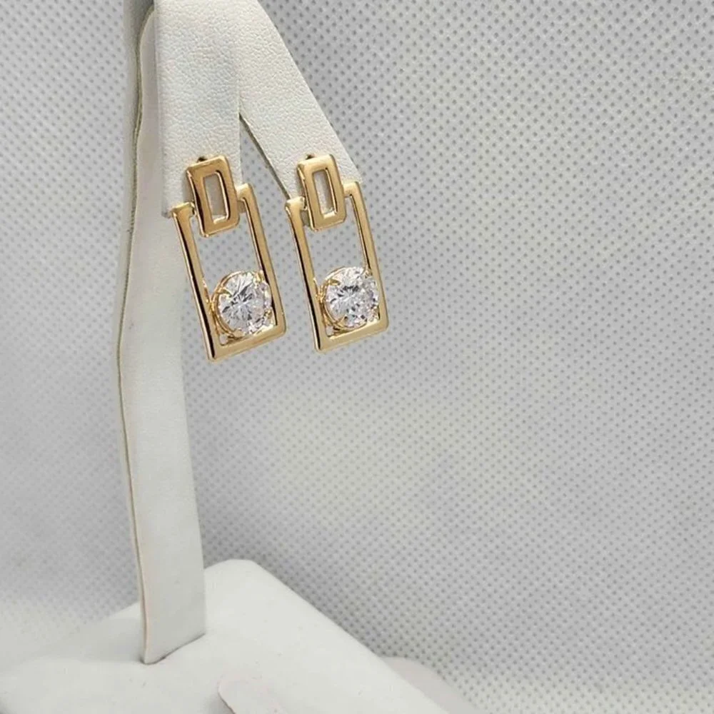 Brand New   Brazilian 18k Gold Filled Earrings with Round Gem - Picture 4 of 4